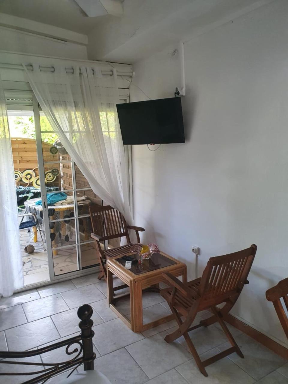 Le Sable Bleu - Evasion Tropicale A Sainte-Anne - Plage 5Min - Piscine - Parking - Logement Climatise - Vue Sur Les Palmiers - Parfait Pour Sejours En Famille Ou Entre Amis Exterior foto